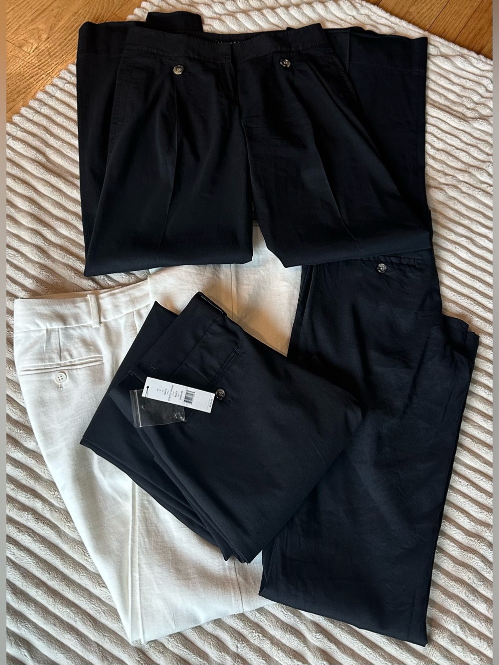 Theory Bundle of 4 Pants: Black(3) & Off White(1) Boot Cut & Flare ( size 2 )